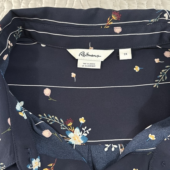 Reitmans Navy Blue Blouse with 3/4 button tab sleeve size 2X - Picture 3 of 6